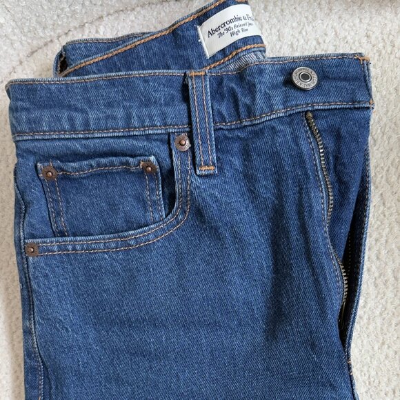 Abercrombie High Rise 90s Relaxed Jean size 25 Short - Picture 4 of 4